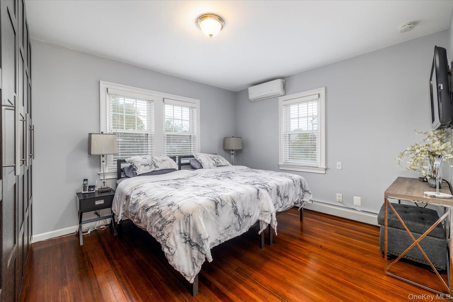 Lynbrook, New York, 11563, United States, 3 Bedrooms Bedrooms, ,2 BathroomsBathrooms,Residential,For Sale,1988362