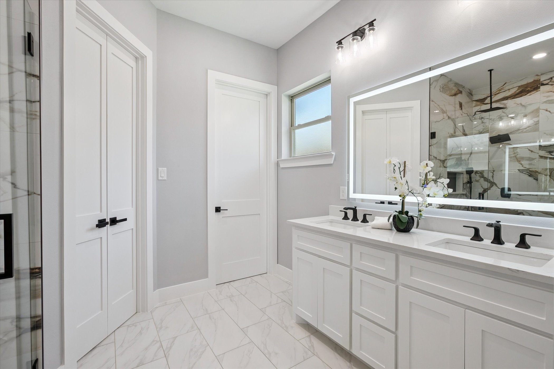 Arlington, Texas, 76012, United States, 4 Bedrooms Bedrooms, ,3 BathroomsBathrooms,Residential,For Sale,1974791