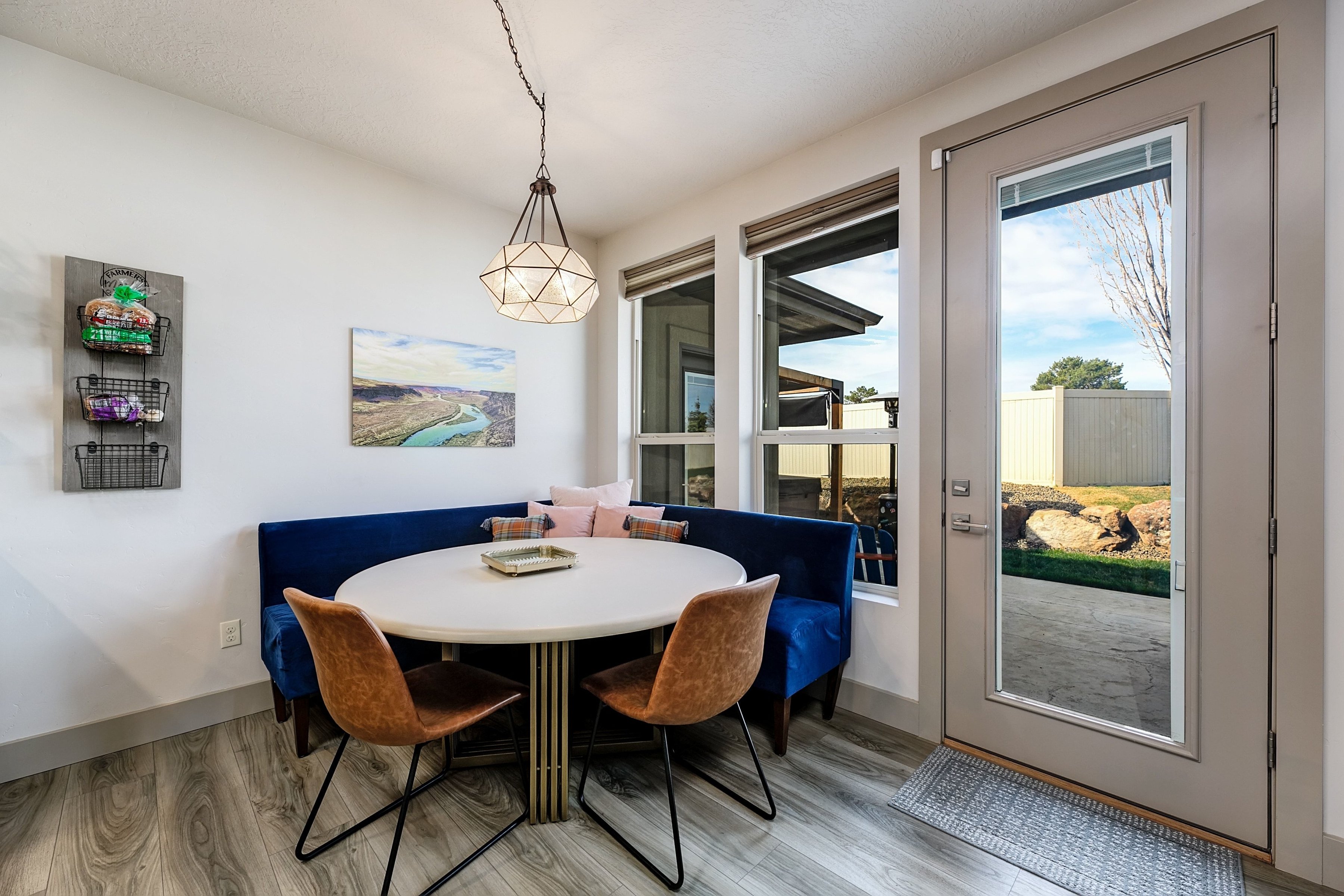  Beautiful Single Level - Former Builder Model Home - 物件實景