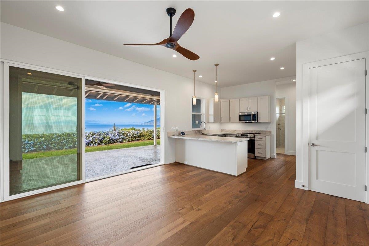 Kihei, Hawaii, 96753, United States, 2 Bedrooms Bedrooms, ,1 BathroomBathrooms,Residential,For Sale,1998812