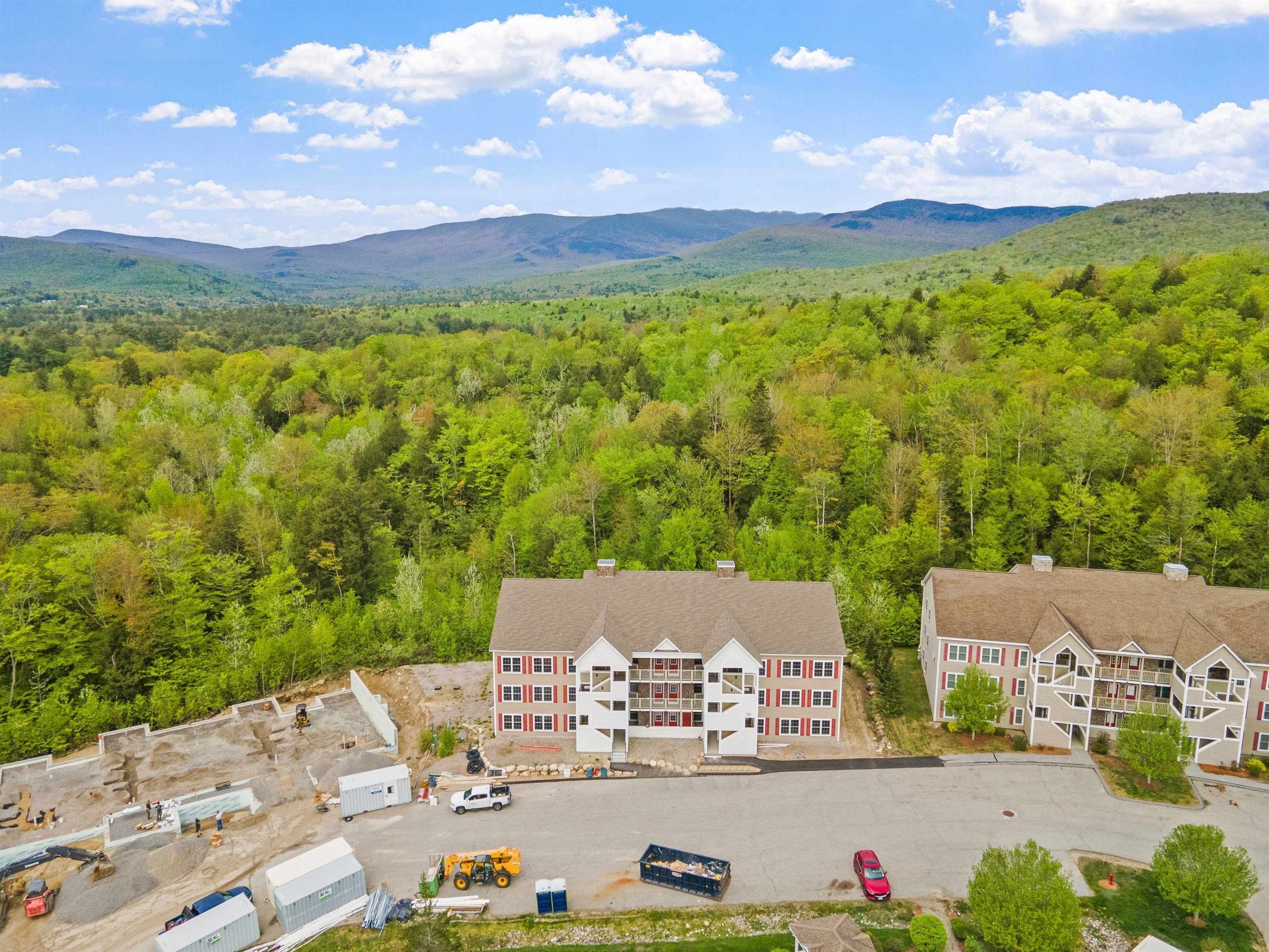 Lincoln, New Hampshire, 03251, United States, 5 Bedrooms Bedrooms, ,4 BathroomsBathrooms,Residential,For Sale,1921797