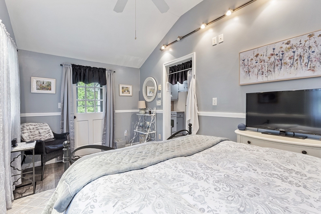 Lunenburg, Massachusetts, 01462, United States, 4 Bedrooms Bedrooms, ,2 BathroomsBathrooms,Residential,For Sale,1875910