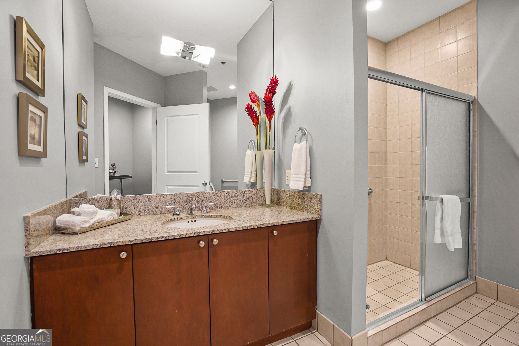 Atlanta, Georgia, 30326, United States, 2 Bedrooms Bedrooms, ,3 BathroomsBathrooms,Residential,For Sale,2001794