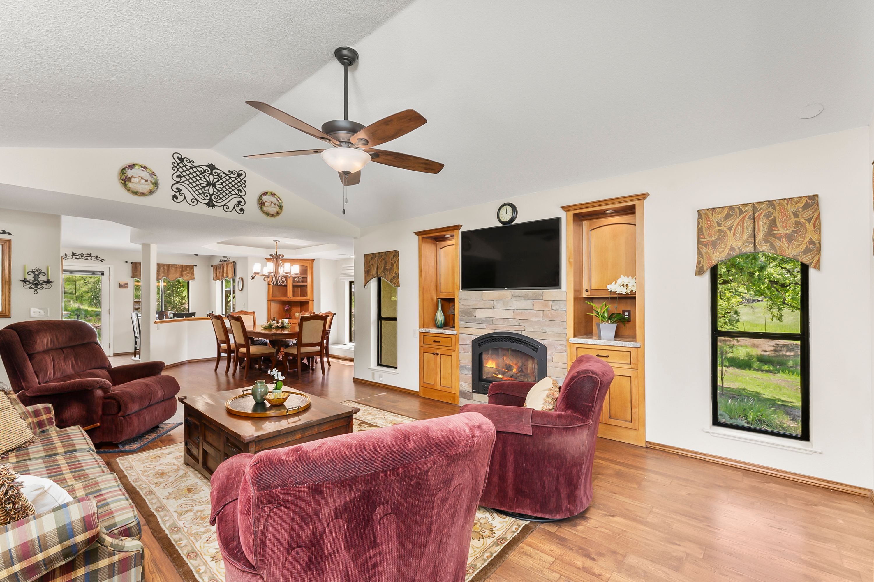  21 Acres - Gated - Renovated - 物件實景