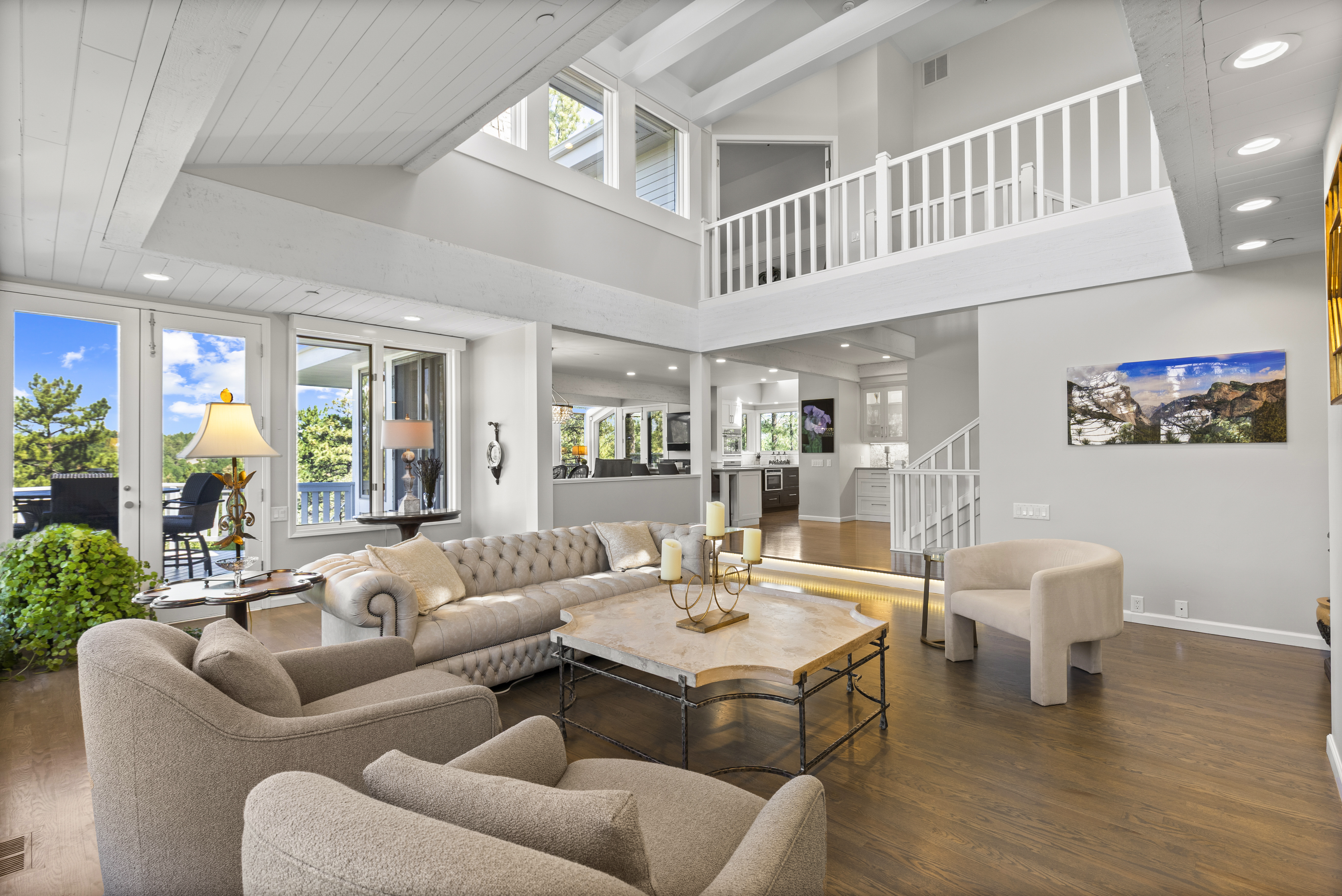  Exquisitely Updated Home - 物件實景