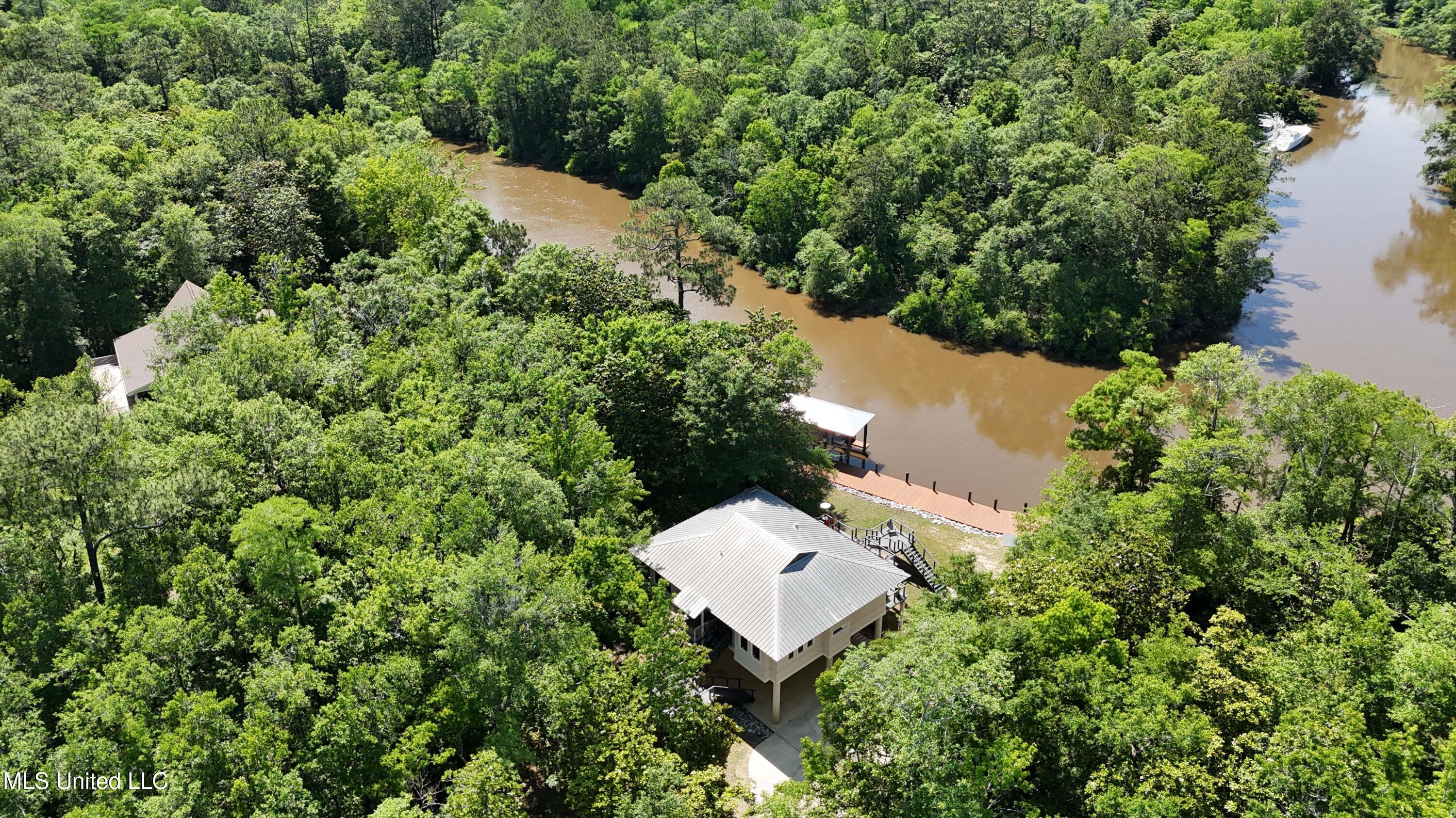 Biloxi, Mississippi, 39532, United States, 2 Bedrooms Bedrooms, ,2 BathroomsBathrooms,Residential,For Sale,1806133