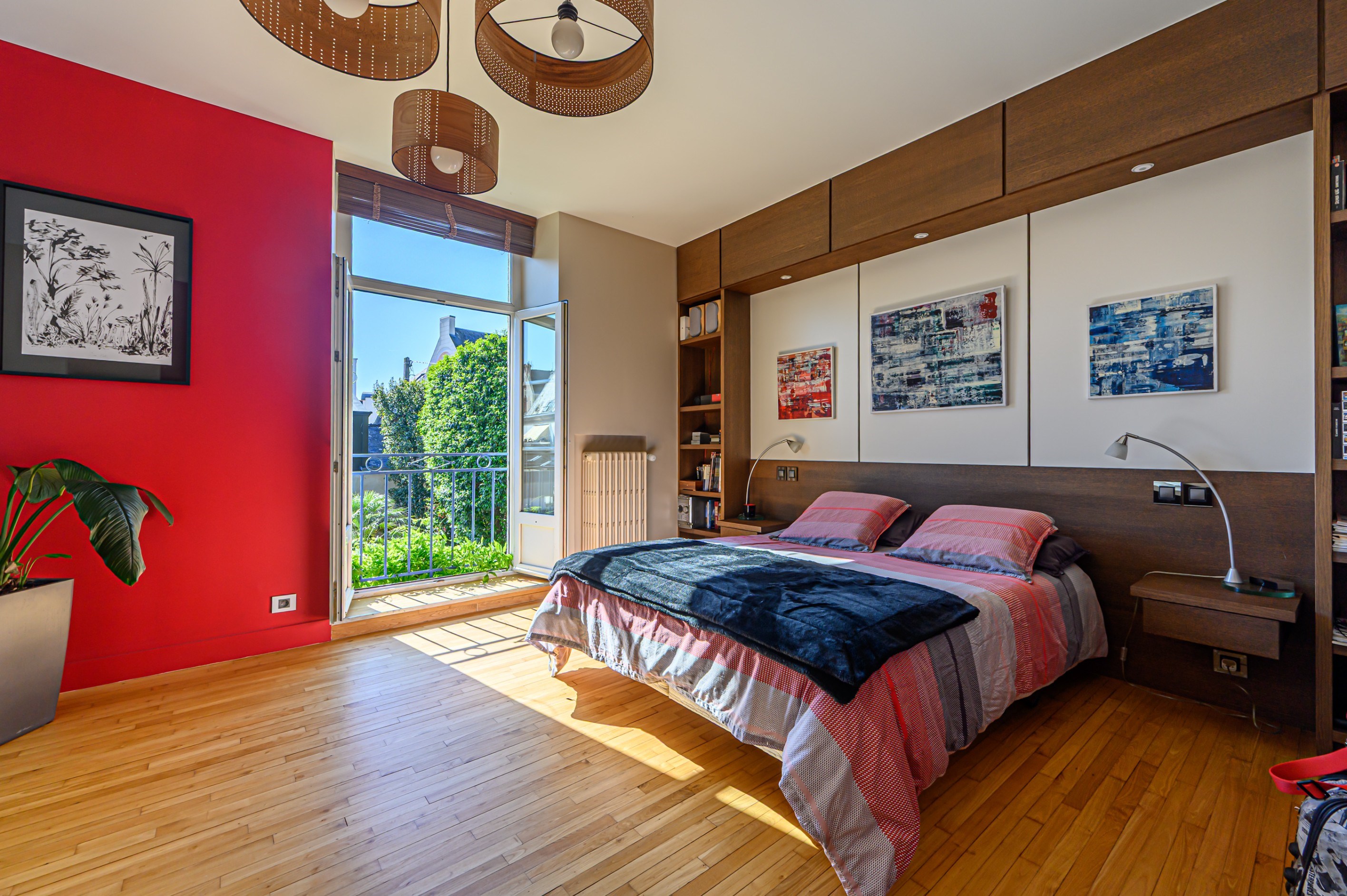  Vannes City Center: Splendid Period Residence with Large Garage and Enclosed Ga… - 物件實景