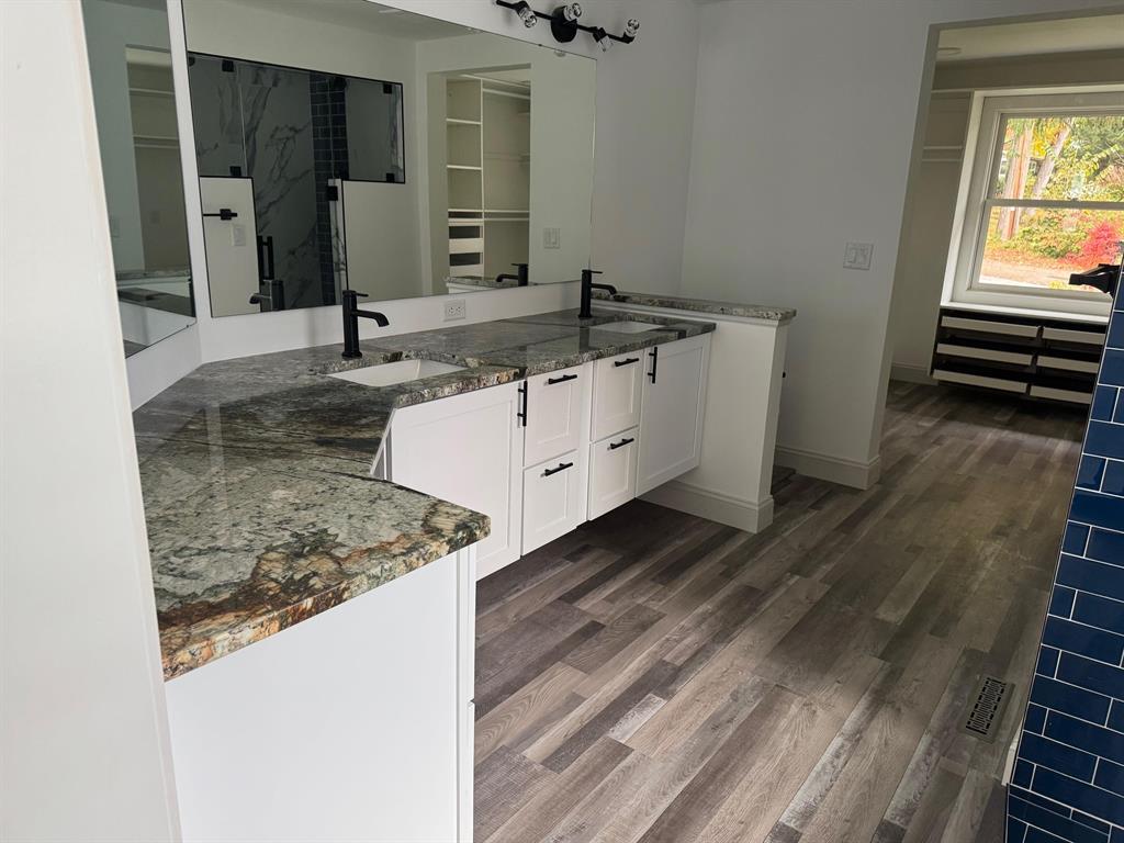 Madison, Wisconsin, 53704, United States, 4 Bedrooms Bedrooms, ,5 BathroomsBathrooms,Residential,For Sale,1973906