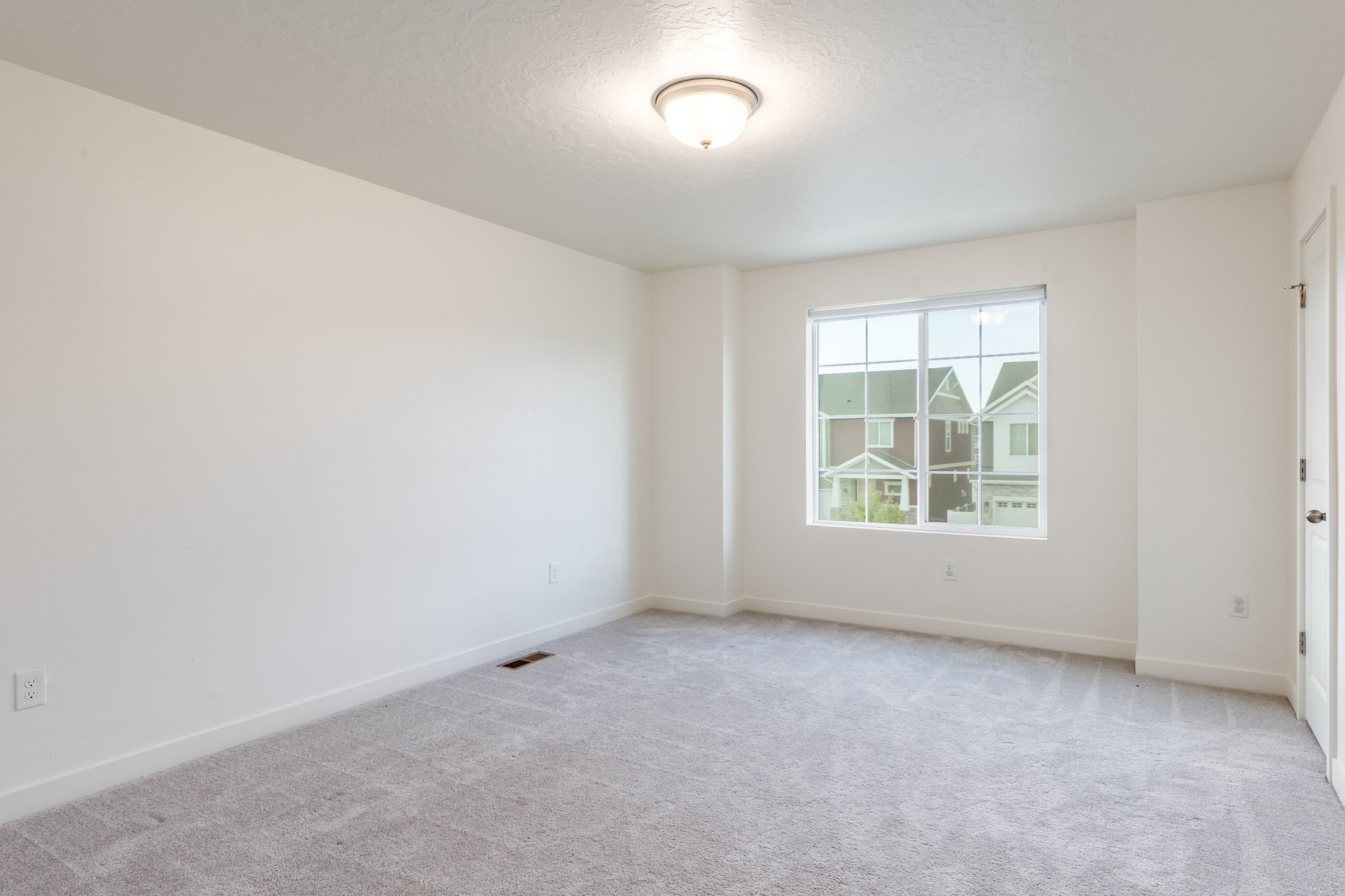  Fresh, Bright & Beautiful 2-Story Home - 物件實景