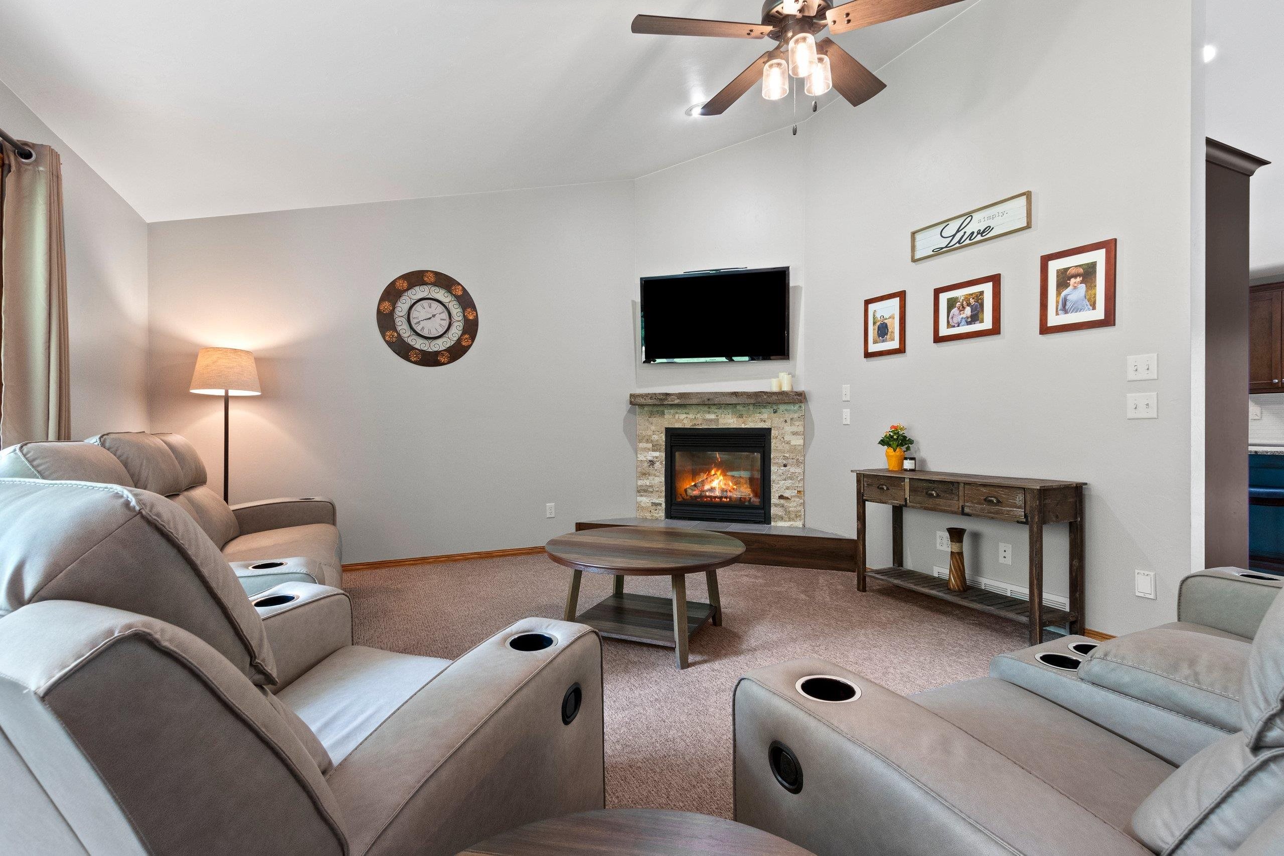 DE PERE, Wisconsin, 54115, United States, 3 Bedrooms Bedrooms, ,4 BathroomsBathrooms,Residential,For Sale,1912239