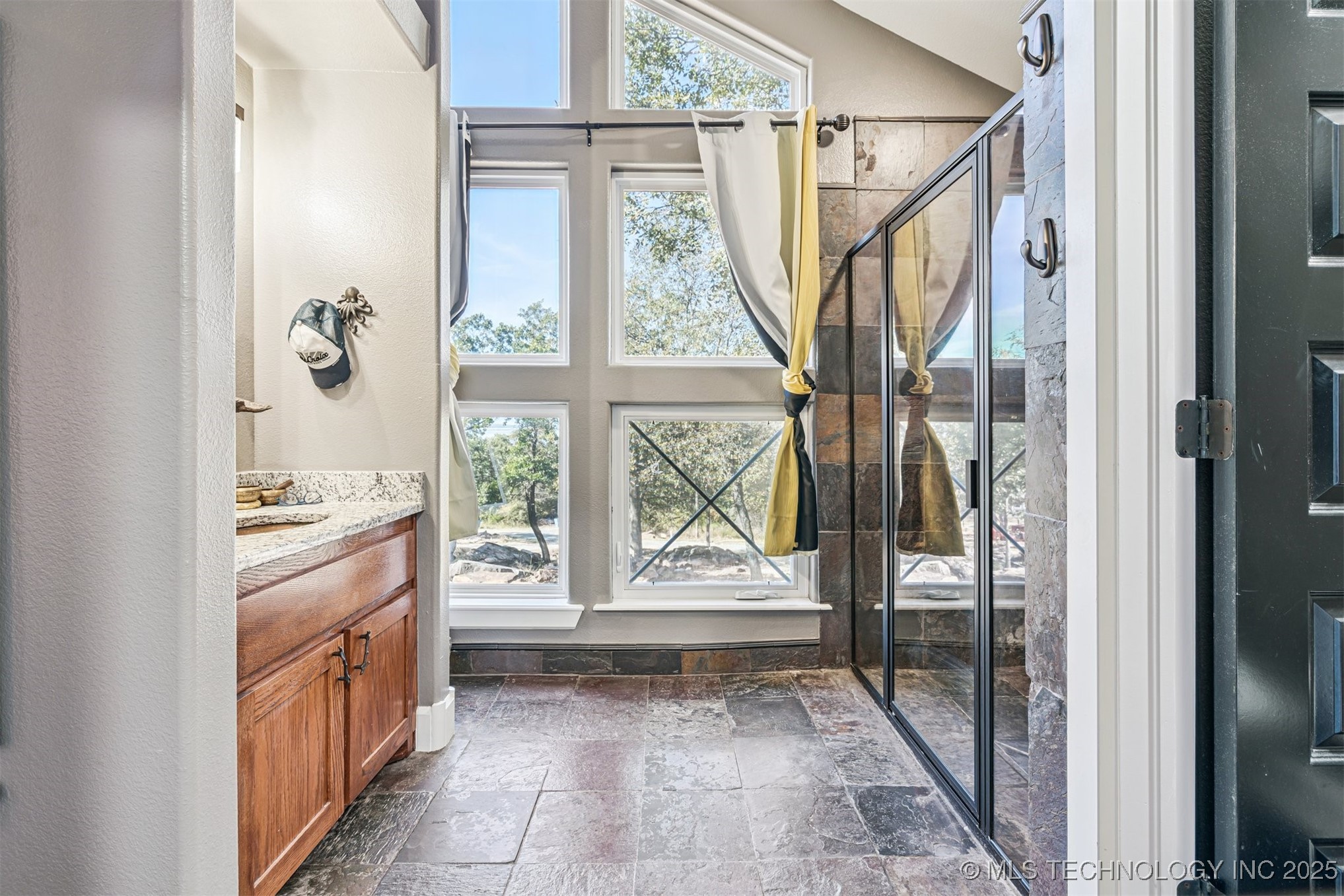 Stigler, Oklahoma, 74462, United States, 5 Bedrooms Bedrooms, ,3 BathroomsBathrooms,Residential,For Sale,2001664