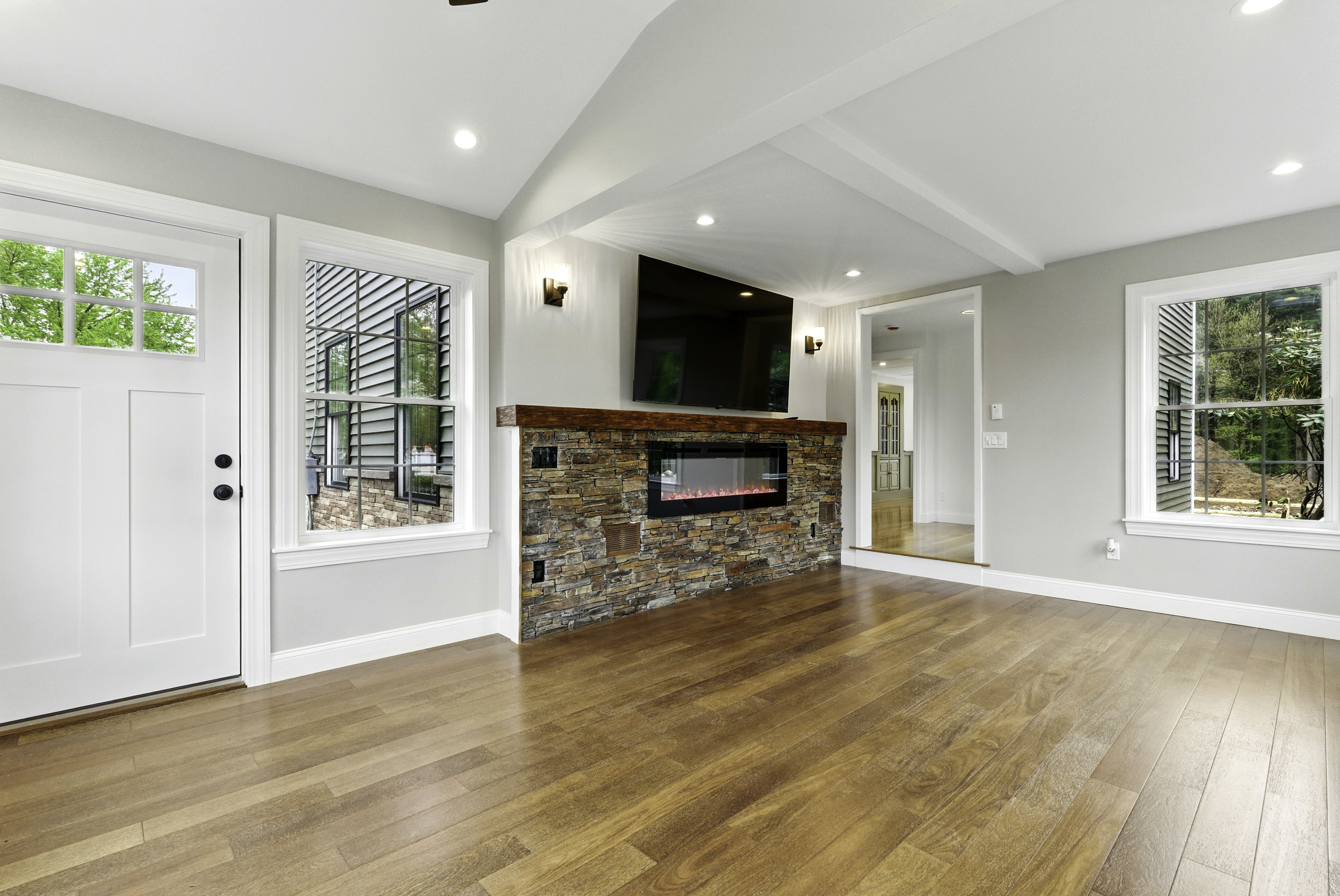 Hopedale, Massachusetts, 01747, United States, 3 Bedrooms Bedrooms, ,2 BathroomsBathrooms,Residential,For Sale,1979409