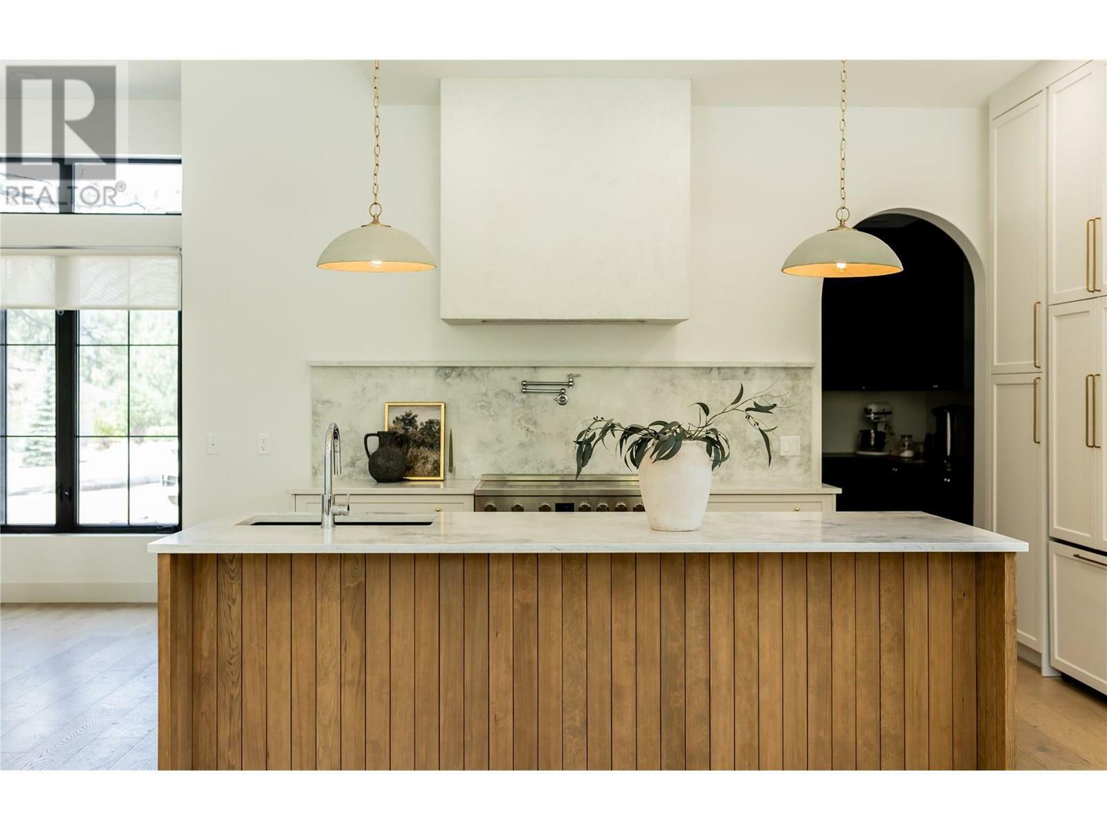 GRAND FORKS, British Columbia, V0H 1H2, CA, 5 Bedrooms Bedrooms, ,5 BathroomsBathrooms,Residential,For Sale,1868553