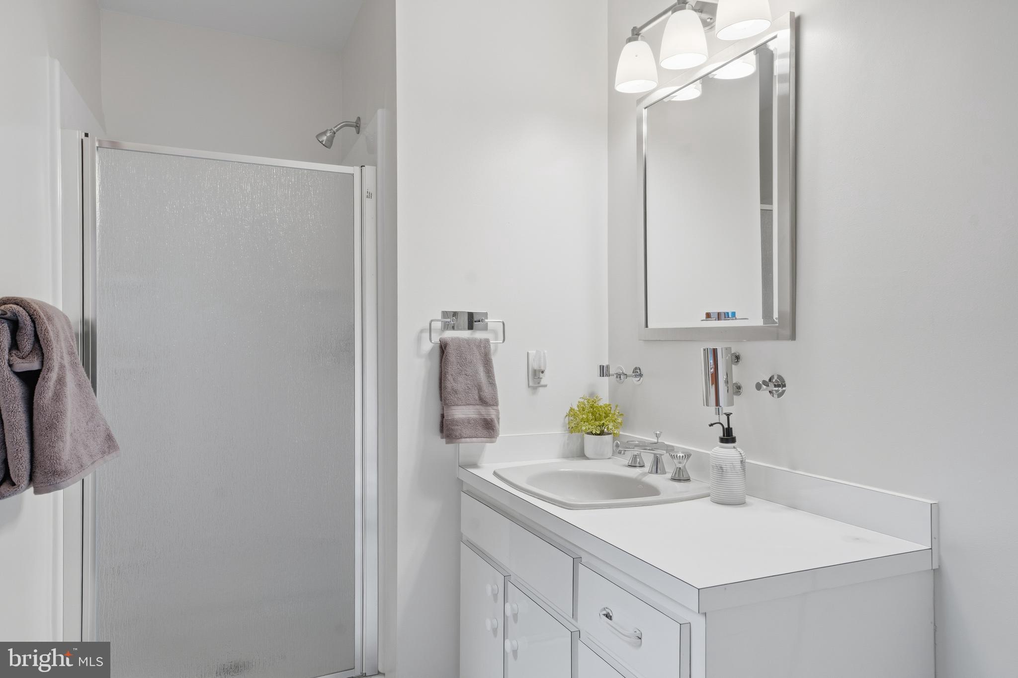 La Plata, Maryland, 20646, United States, 5 Bedrooms Bedrooms, ,4 BathroomsBathrooms,Residential,For Sale,1994243