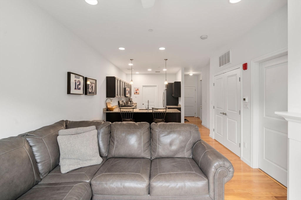 Canton, Massachusetts, 02021, United States, 1 Bedroom Bedrooms, ,1 BathroomBathrooms,Residential,For Sale,1917875