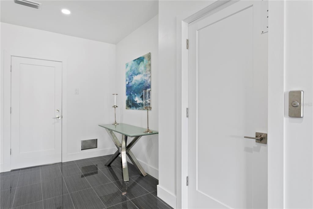 Tampa, Florida, 33606, United States, 4 Bedrooms Bedrooms, ,3 BathroomsBathrooms,Residential,For Sale,1998120