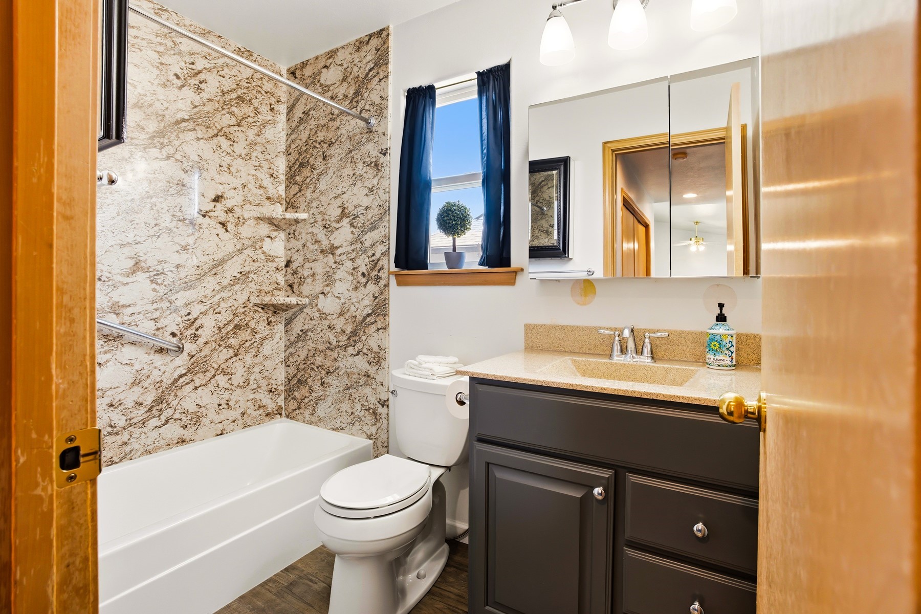  Single-Level Living with Key Updates - 物件實景