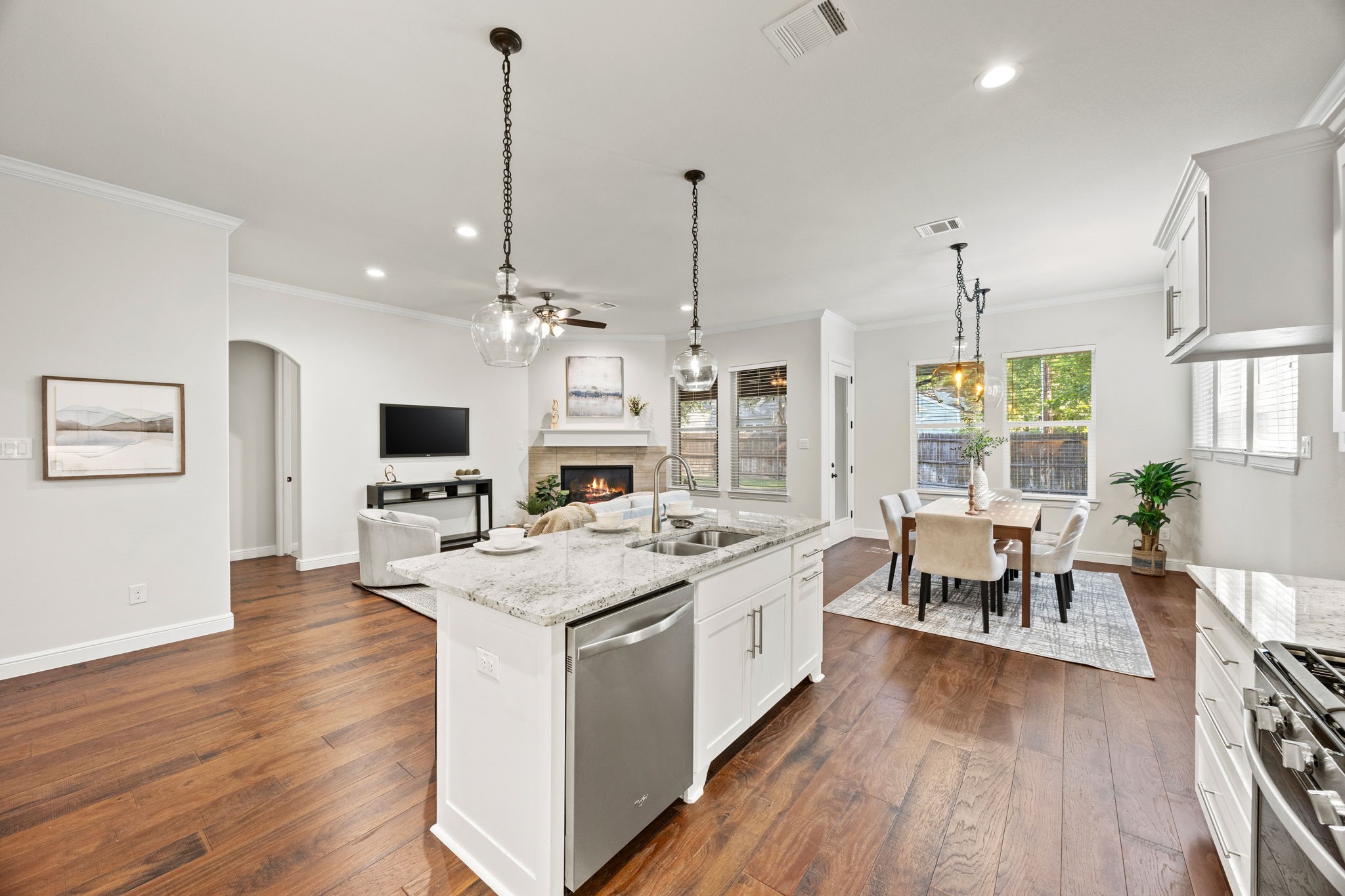 Fort Worth, Texas, 76107, United States, 3 Bedrooms Bedrooms, ,3 BathroomsBathrooms,Residential,For Sale,1927265