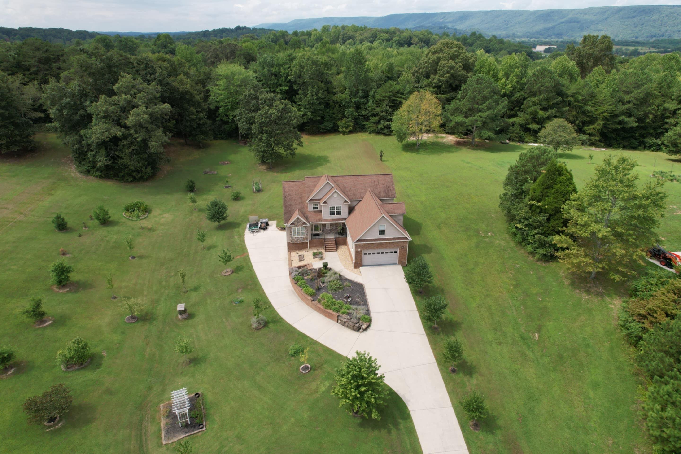 Spring City, Tennessee, 37381, United States, 4 Bedrooms Bedrooms, ,3 BathroomsBathrooms,Residential,For Sale,1927411