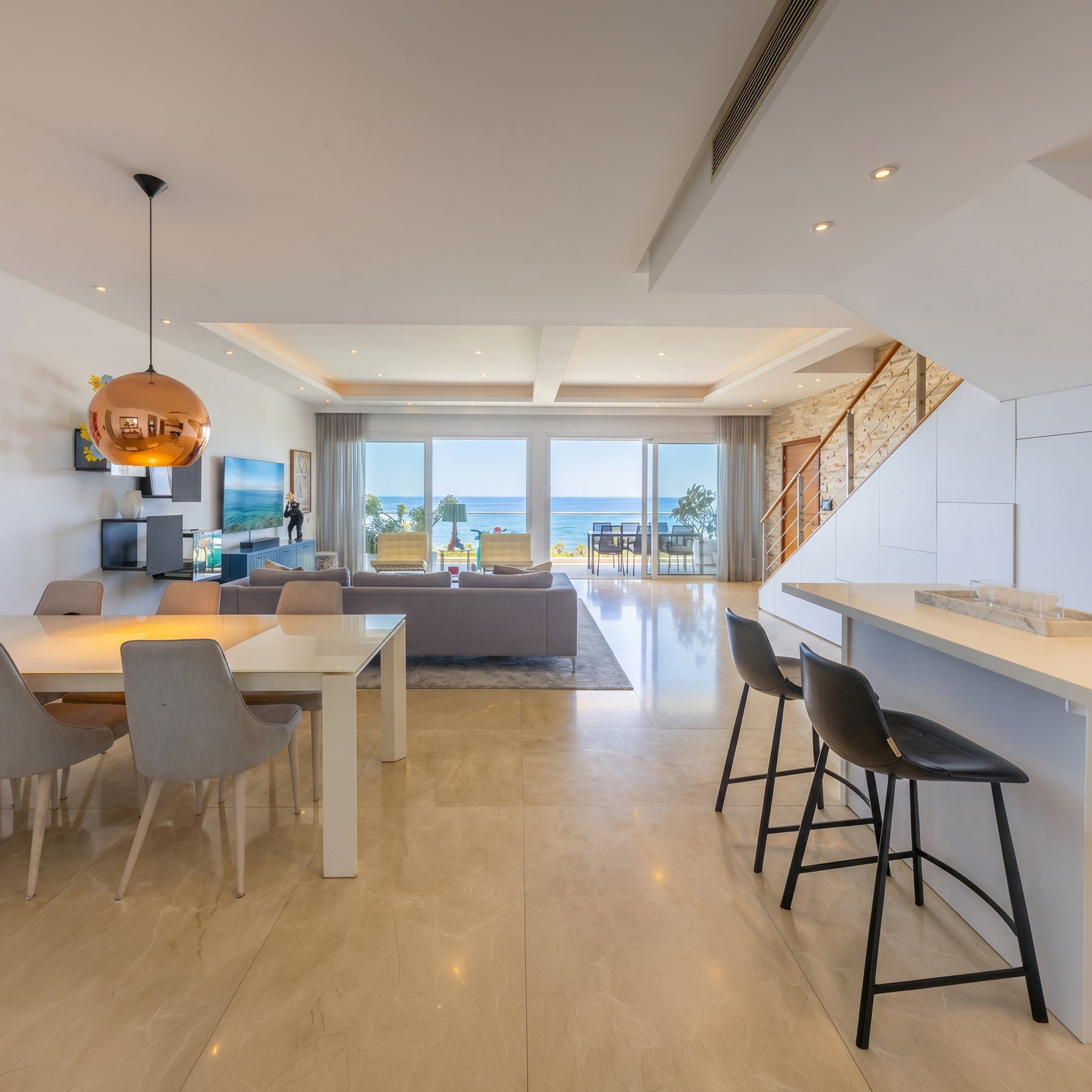  Beachfront 3-Bedroom Penthouse with Private Rooftop Terrace in Limassol - 物件實景