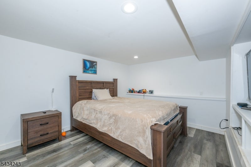 Wanaque Boro, New Jersey, 07420, United States, 4 Bedrooms Bedrooms, ,2 BathroomsBathrooms,Residential,For Sale,2049267
