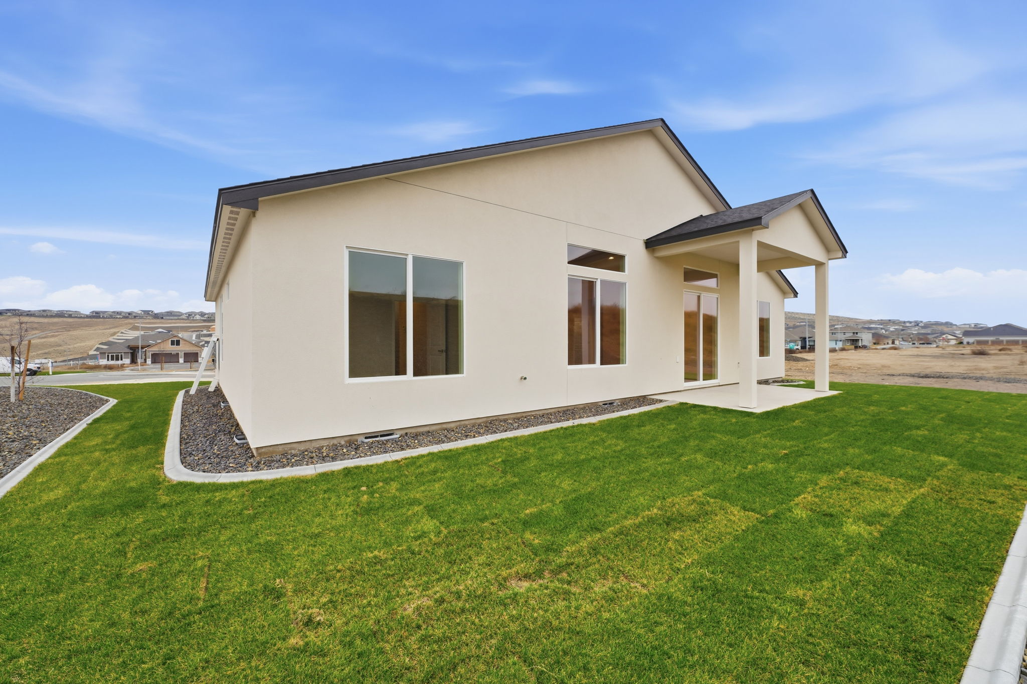  Open and Light Filled Floorplan - 物件實景
