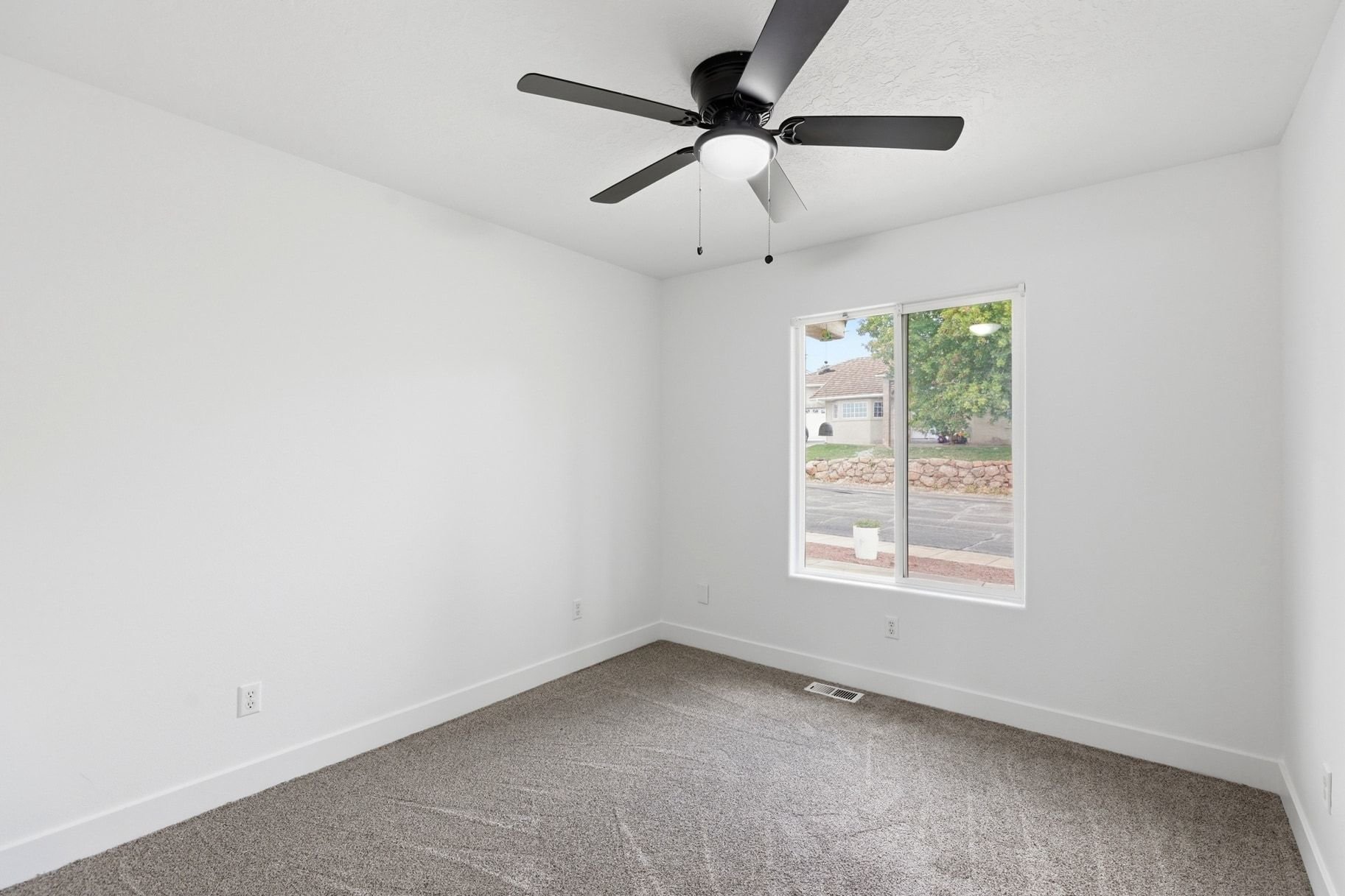  NO HOA 3Bed, 2Bath, 2.5 Car Garage Rv Parking, New Flooring and Paint - 物件實景