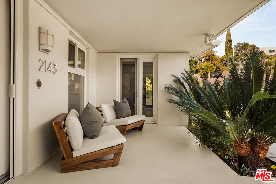 Los Angeles, California, 90027, United States, 4 Bedrooms Bedrooms, ,2 BathroomsBathrooms,Residential,For Sale,1989573