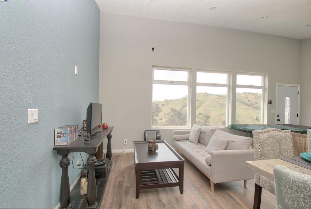 Livermore, California, 94550, United States, 2 Bedrooms Bedrooms, ,1 BathroomBathrooms,Residential,For Sale,2011774