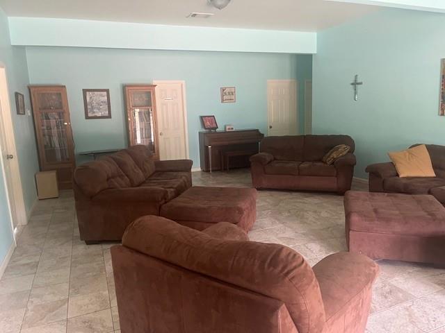 Commerce, Texas, 75428, United States, 7 Bedrooms Bedrooms, ,6 BathroomsBathrooms,Residential,For Sale,1984183