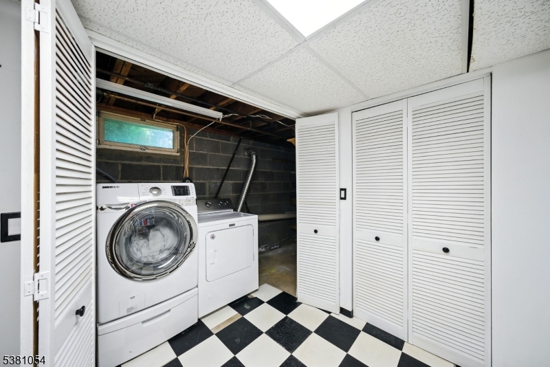 Parsippany-Troy Hills Twp., New Jersey, 07005, United States, 3 Bedrooms Bedrooms, ,2 BathroomsBathrooms,Residential,For Sale,1934343