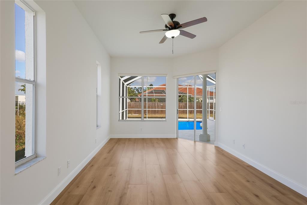 Sarasota, Florida, 34243, United States, 3 Bedrooms Bedrooms, ,2 BathroomsBathrooms,Residential,For Sale,1989326