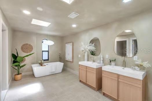 Tampa, Florida, 33629, United States, 4 Bedrooms Bedrooms, ,3 BathroomsBathrooms,Residential,For Sale,1906896