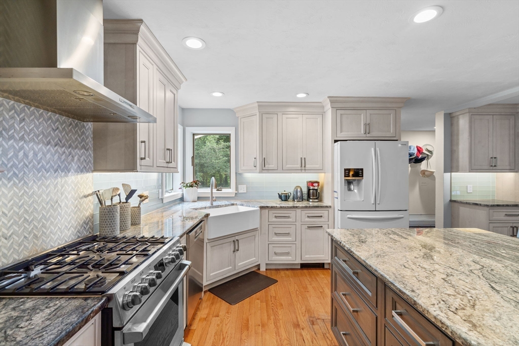 Princeton, Massachusetts, 01541, United States, 4 Bedrooms Bedrooms, ,4 BathroomsBathrooms,Residential,For Sale,1977078