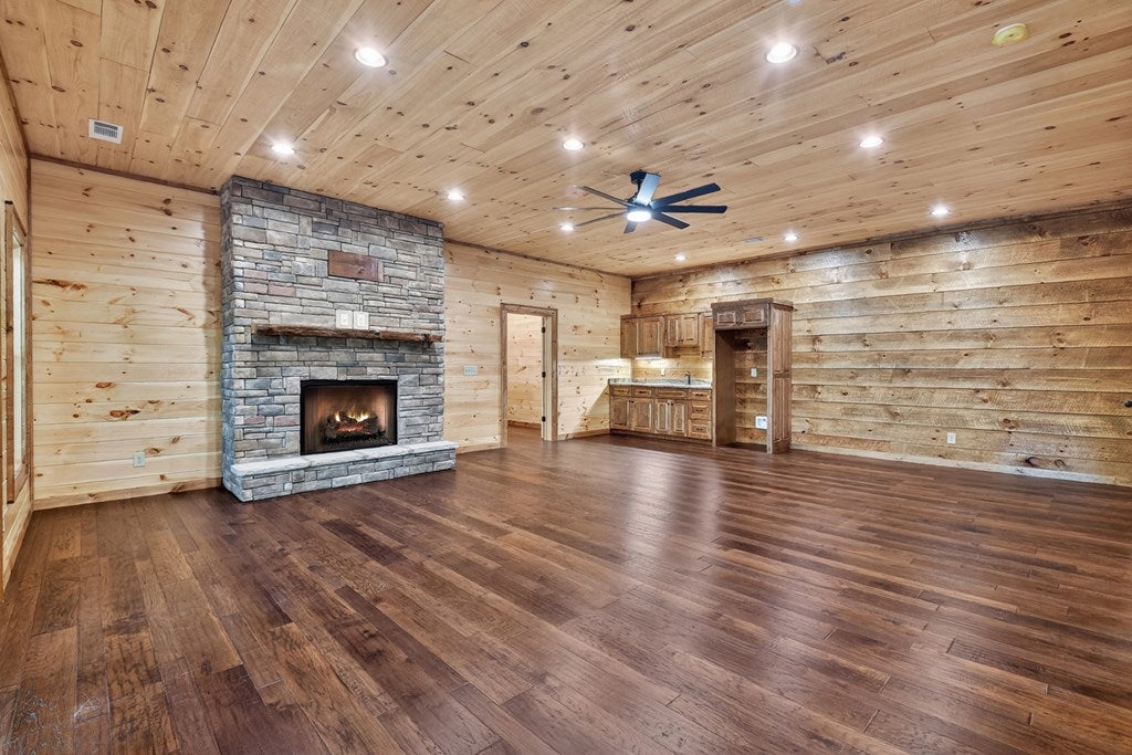 Mineral Bluff, Georgia, 30559, United States, 4 Bedrooms Bedrooms, ,3 BathroomsBathrooms,Residential,For Sale,1953348