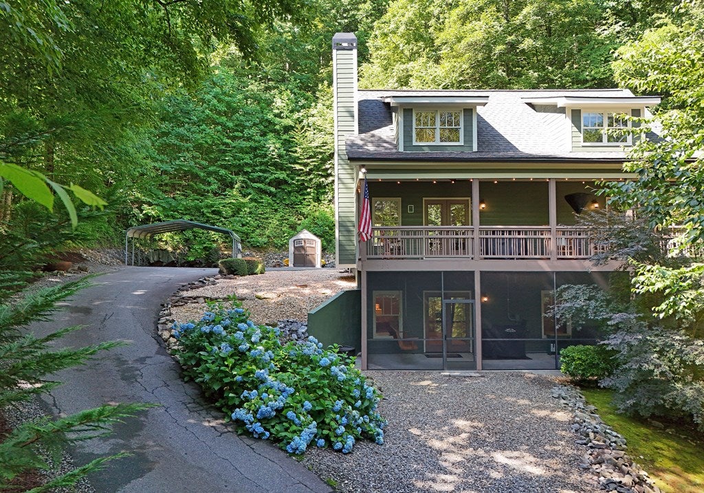 Hiawassee, Georgia, 30546, United States, 3 Bedrooms Bedrooms, ,4 BathroomsBathrooms,Residential,For Sale,1877027