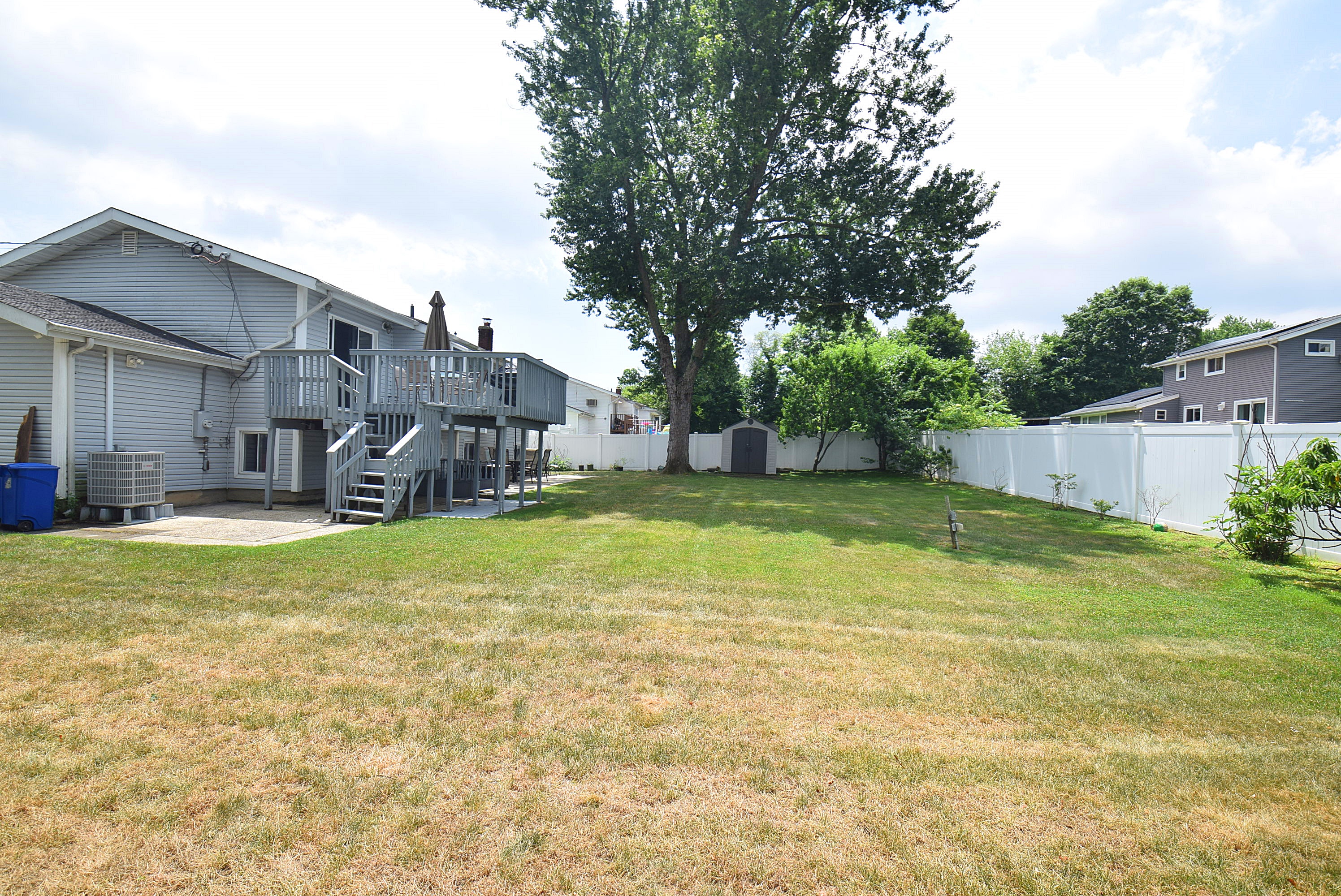 Wheatley Heights, New York, 11798, United States, 5 Bedrooms Bedrooms, ,2 BathroomsBathrooms,Residential,For Sale,1892743