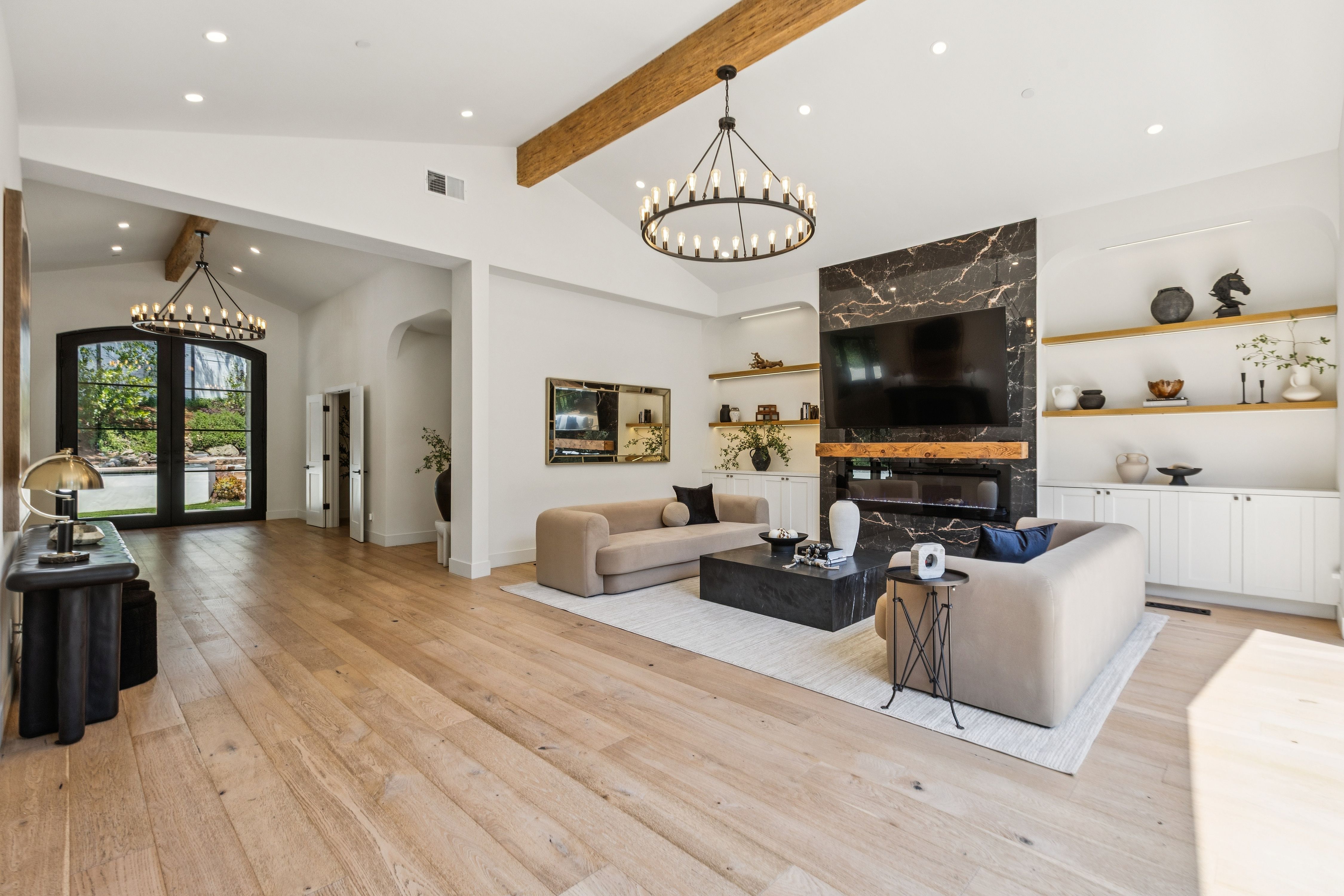  Private Gated Sanctuary With Expansive Outdoor Living - 物件實景