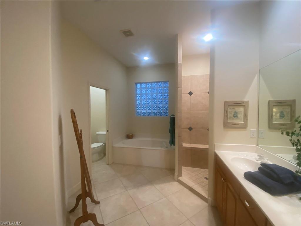 Bonita Springs, Florida, 34135, United States, 4 Bedrooms Bedrooms, ,4 BathroomsBathrooms,Residential,For Sale,1947100