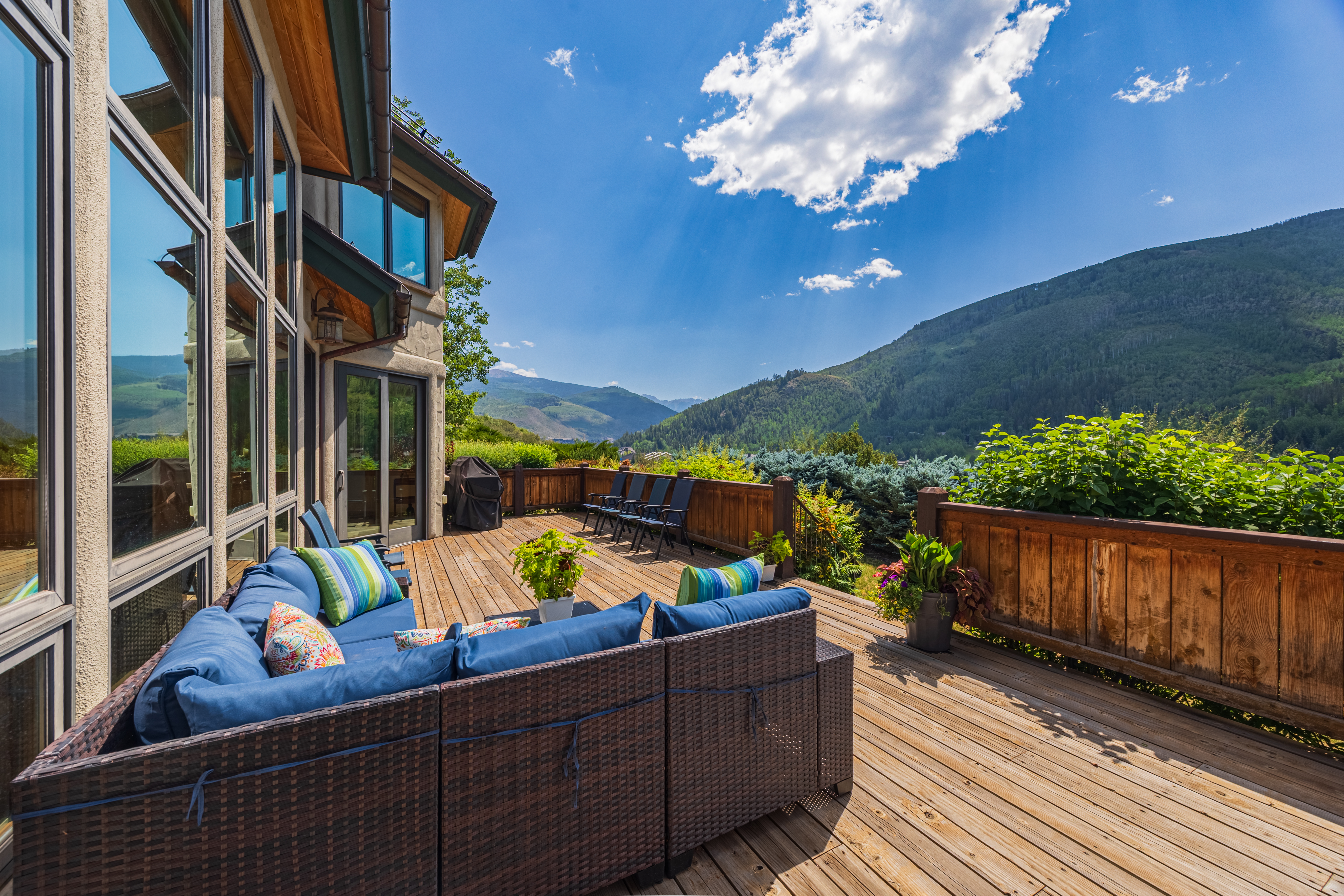  Custom-built, Single-family Home in the Exclusive Grand Traverse Neighborhood - 物件實景