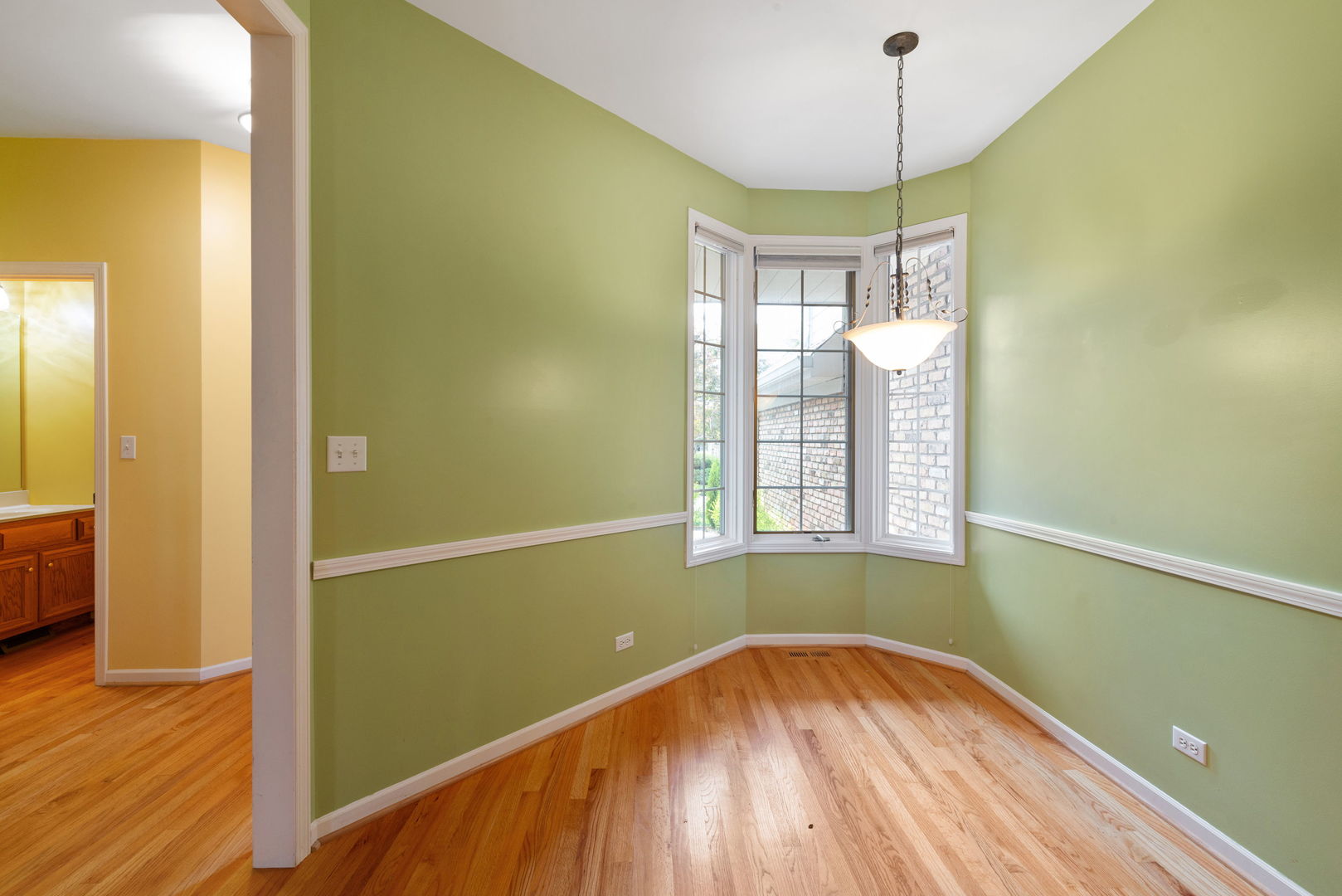 Clarendon Hills, Illinois, 60514, United States, 3 Bedrooms Bedrooms, ,4 BathroomsBathrooms,Residential,For Sale,1992101