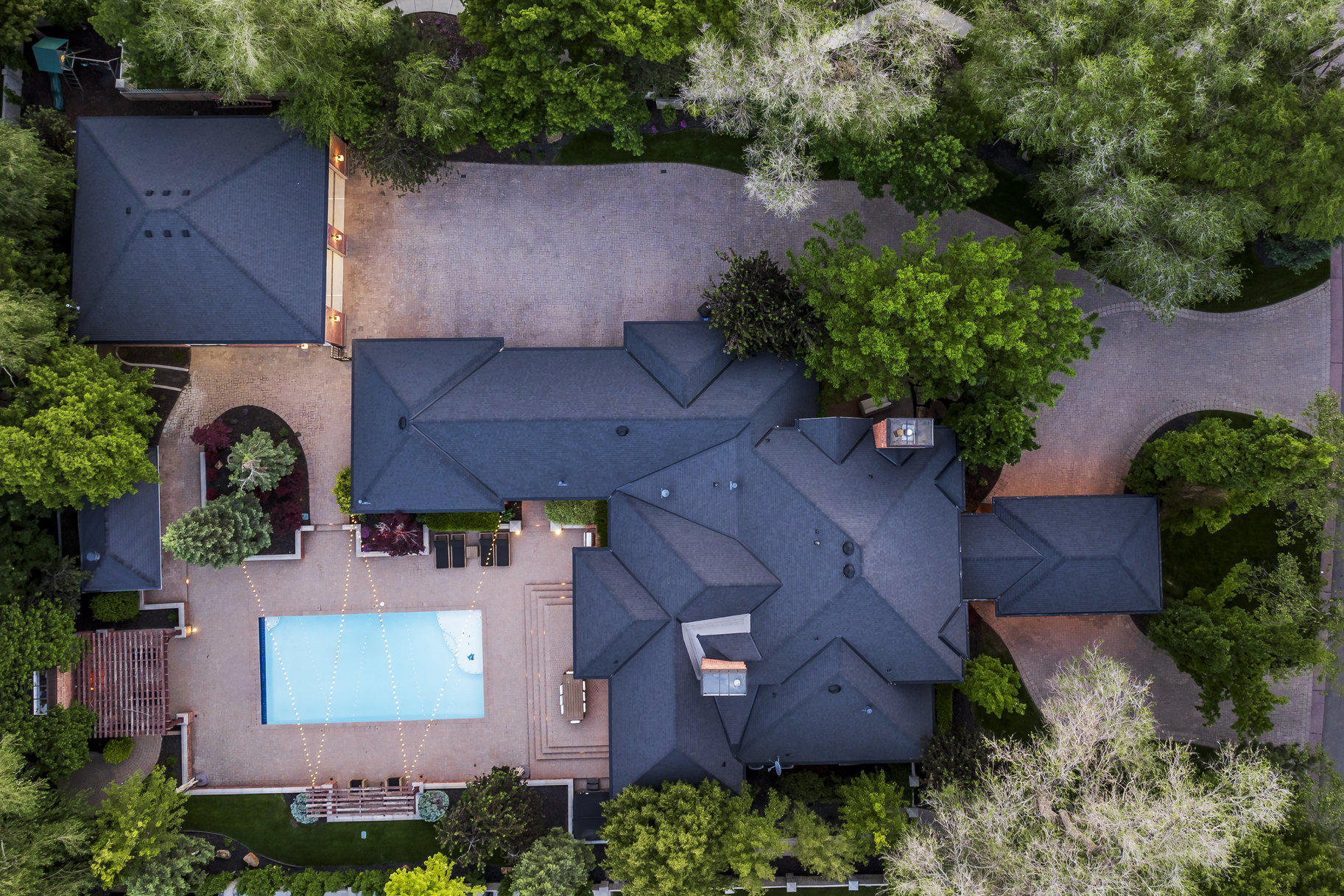  Gated West Jordan 2 Story Estate with 10 Car Garage and Swimming Pool - 物件實景