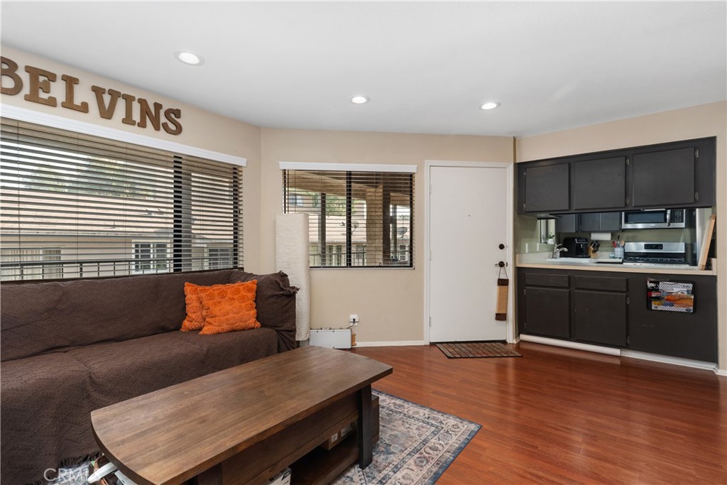 Long Beach, California, 90802, United States, 2 Bedrooms Bedrooms, ,2 BathroomsBathrooms,Residential,For Sale,1991408