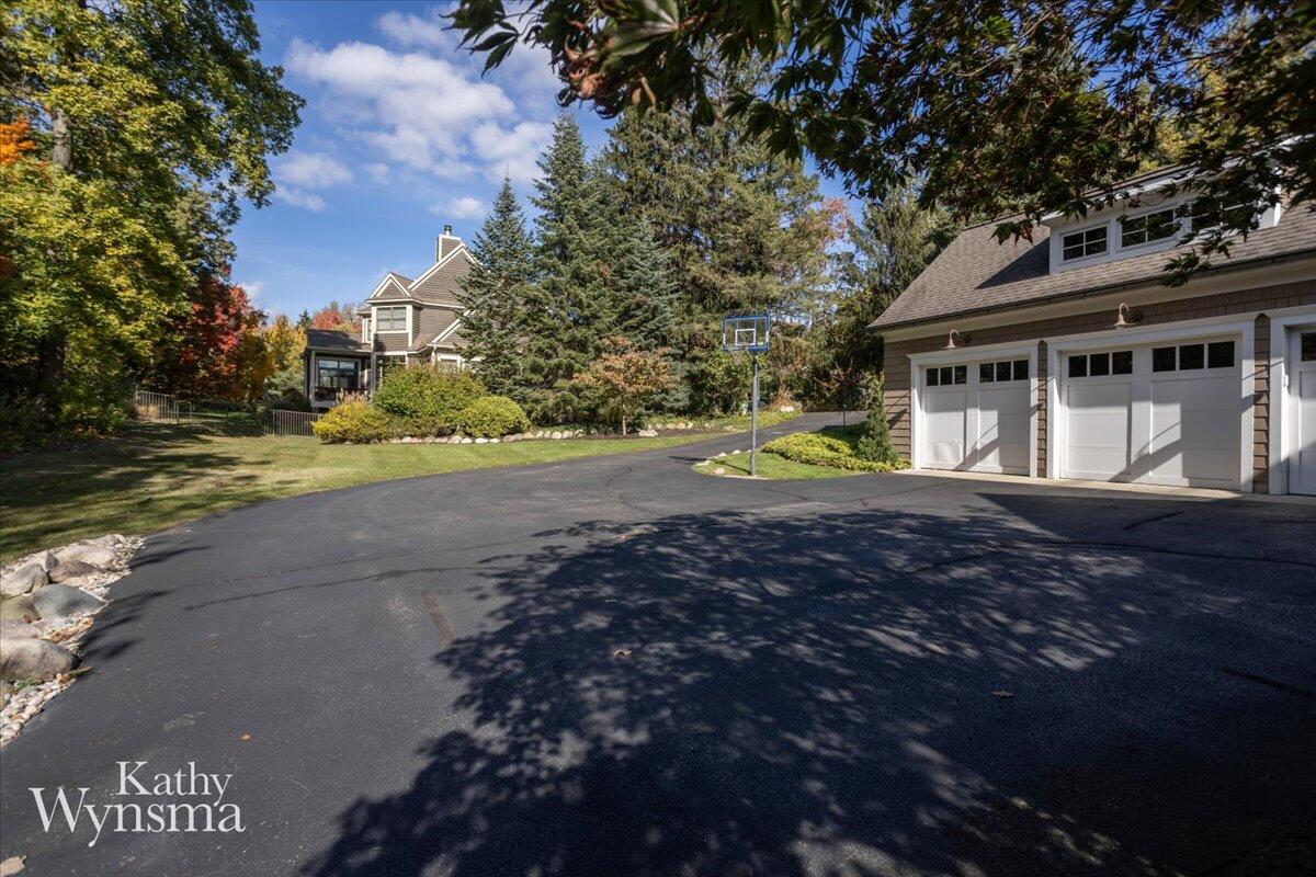 East Grand Rapids, Michigan, 49506, United States, 5 Bedrooms Bedrooms, ,5 BathroomsBathrooms,Residential,For Sale,1933647