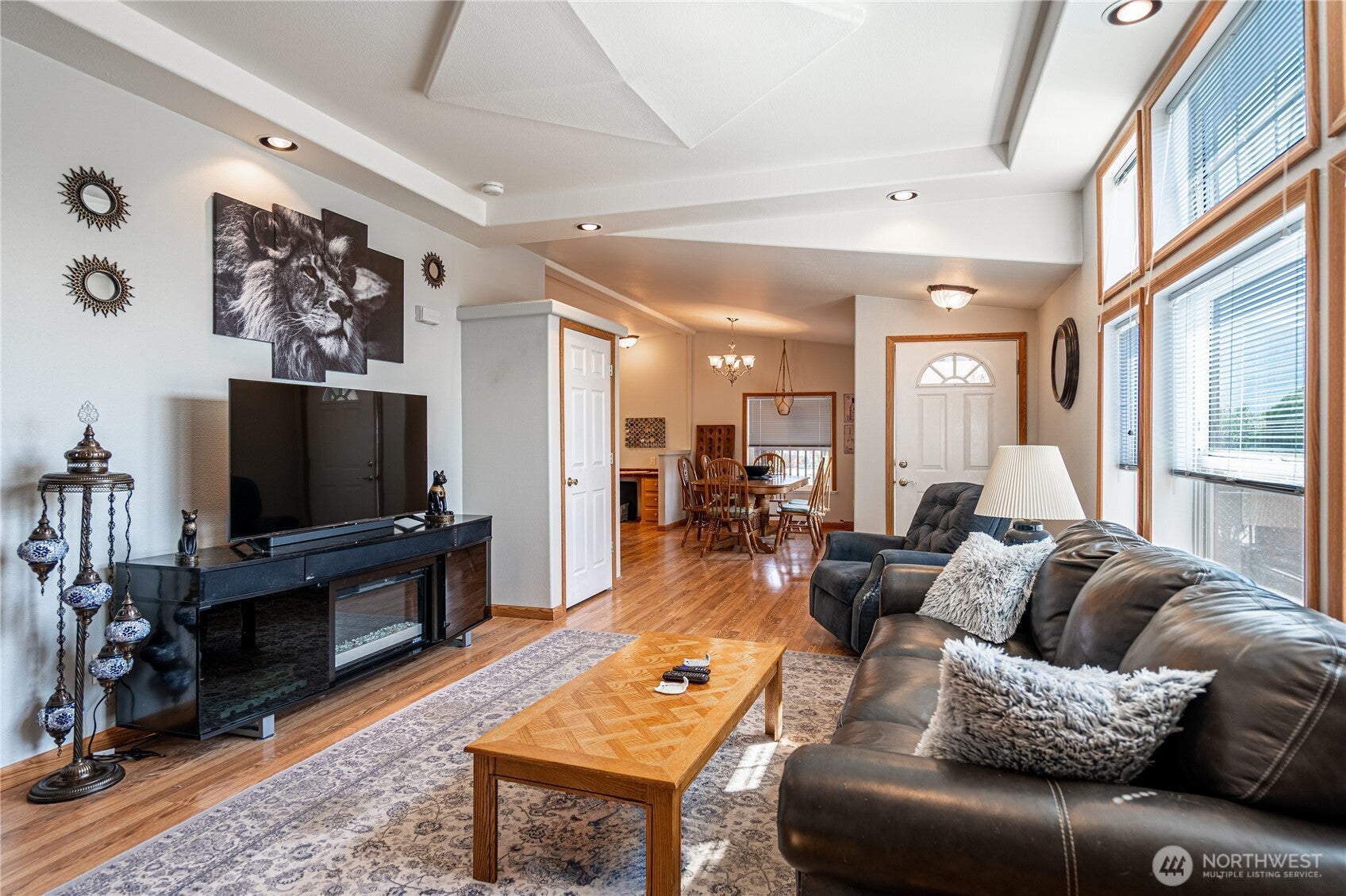 Manson, Washington, 98831, United States, 3 Bedrooms Bedrooms, ,2 BathroomsBathrooms,Residential,For Sale,1901379
