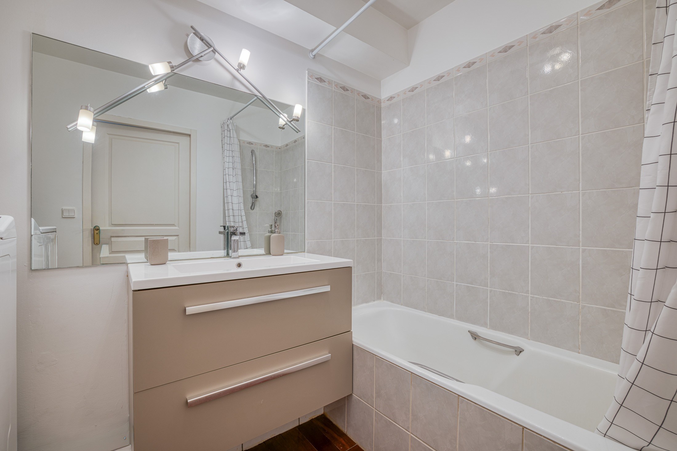  Top-floor apartment just steps from the lake – Absolute tranquillity and south-… - 物件實景