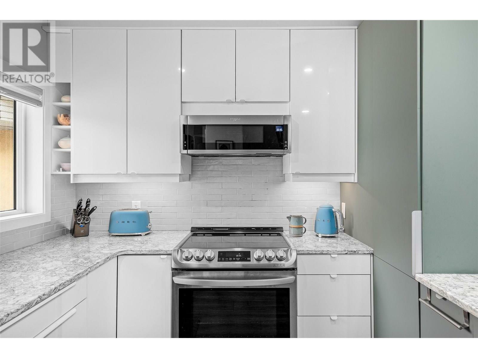 KELOWNA, British Columbia, V1V 2W3, CA, 4 Bedrooms Bedrooms, ,3 BathroomsBathrooms,Residential,For Sale,1882700