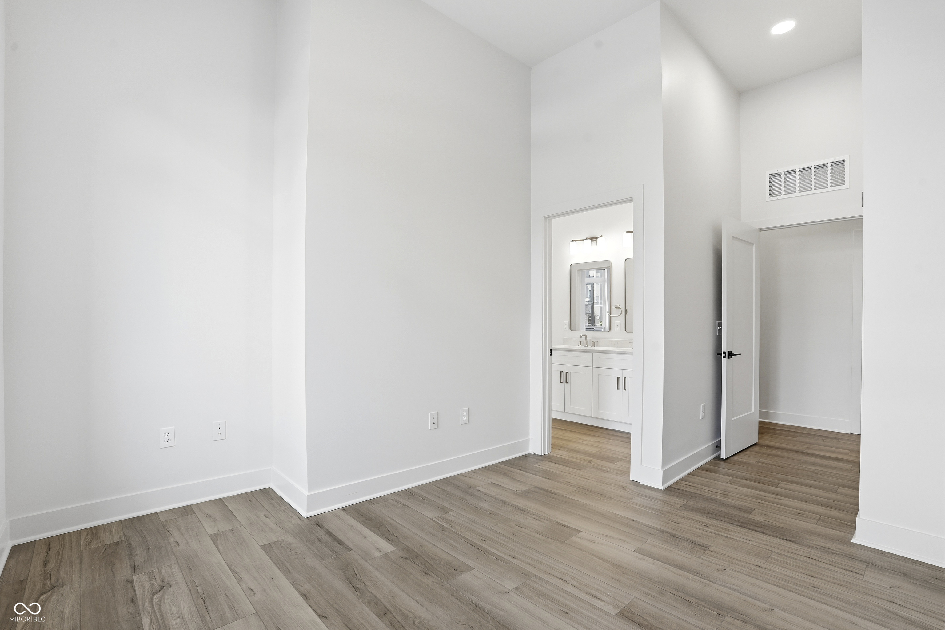 Carmel, Indiana, 46032, United States, 3 Bedrooms Bedrooms, ,3 BathroomsBathrooms,Residential,For Sale,2023630