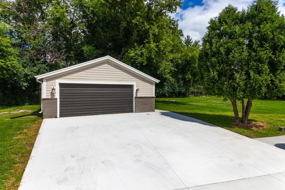 Delafield, Wisconsin, 53072, United States, 3 Bedrooms Bedrooms, ,2 BathroomsBathrooms,Residential,For Sale,1927266