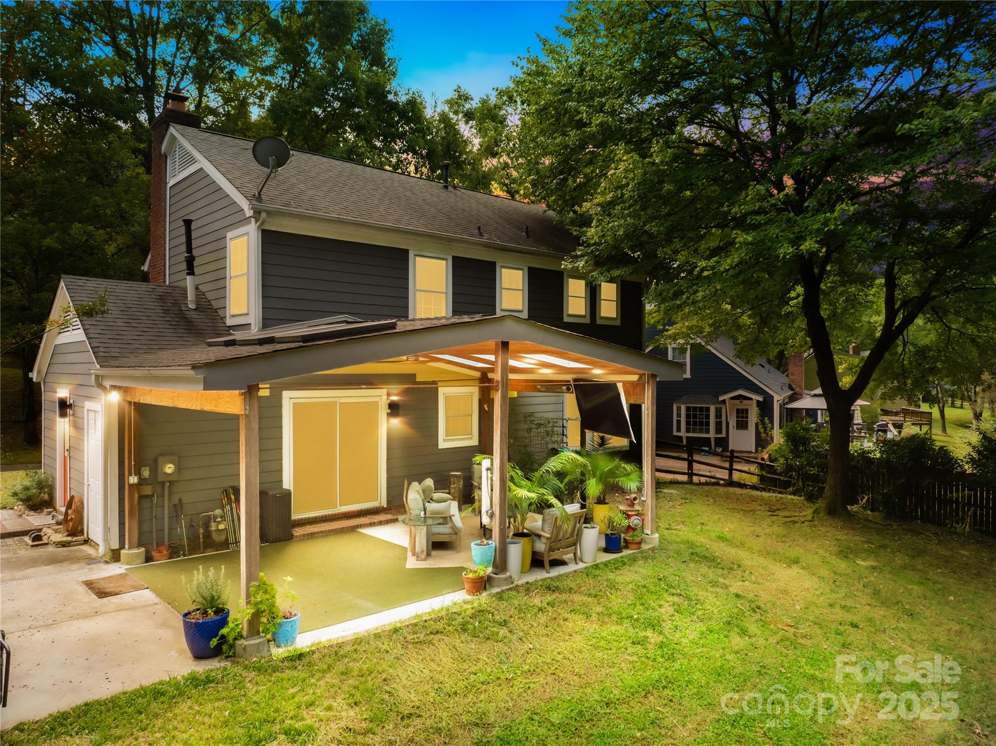 Matthews, North Carolina, 28105, United States, 3 Bedrooms Bedrooms, ,3 BathroomsBathrooms,Residential,For Sale,1948872